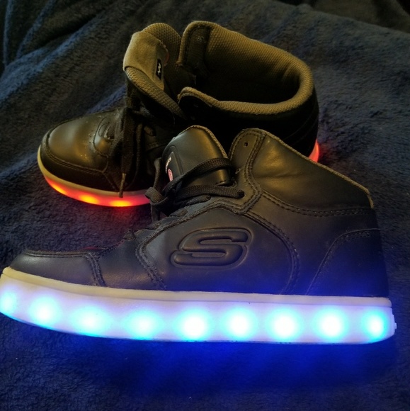 sketchers with lights